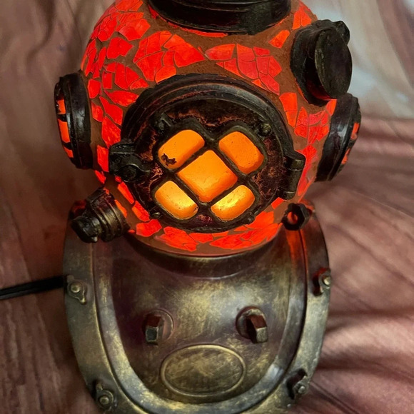 Vintage Style Diver Helmet Amber Glass Accent Lamp, Hard to find - Picture 5 of 16